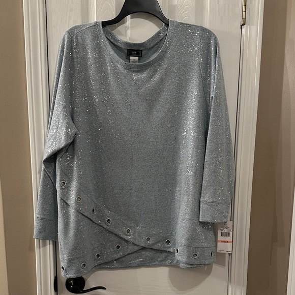 Sparkling baby blue Sweater with silver ring detail at bottom - Picture 1 of 4
